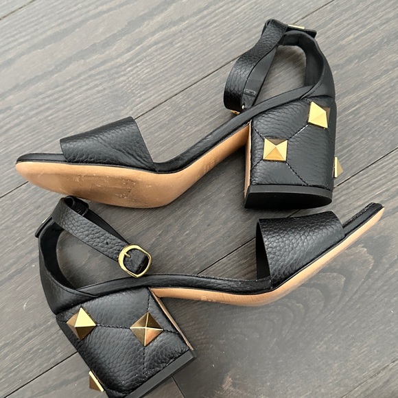 VALENTINO GARAVANI
Roman Stud Ankle Strap Sandals - Picture 5 of 9